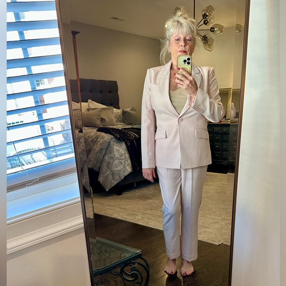 NWT Ellie Tahari Pale Pink Suit - Picture 3 of 15